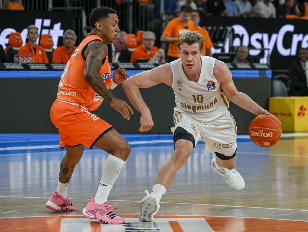 并赢得了联 并赢得了联